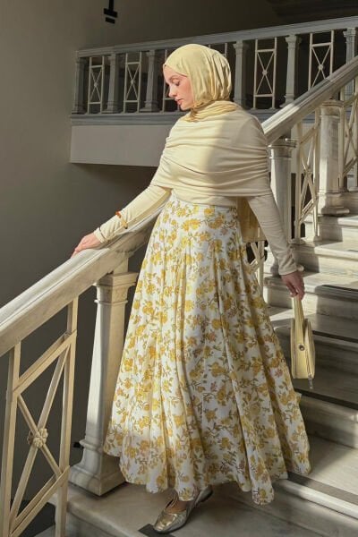 Krem Oysho Büzgü Detaylı Bluz & Sarı Çiçek Desenli Parçalı Etek Takım