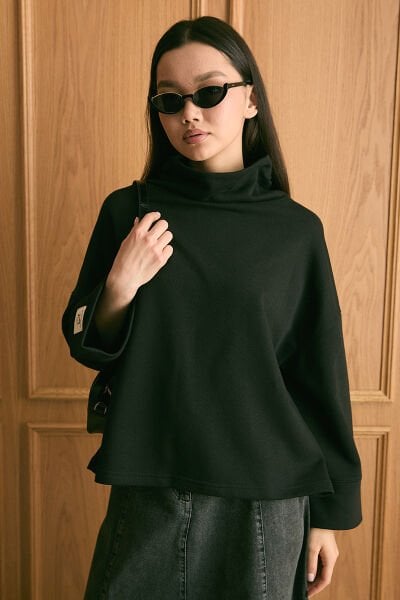 Siyah Dik Yaka Kışlık Bluz