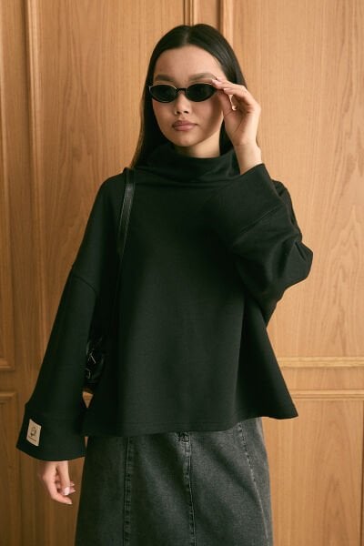 Siyah Dik Yaka Kışlık Bluz