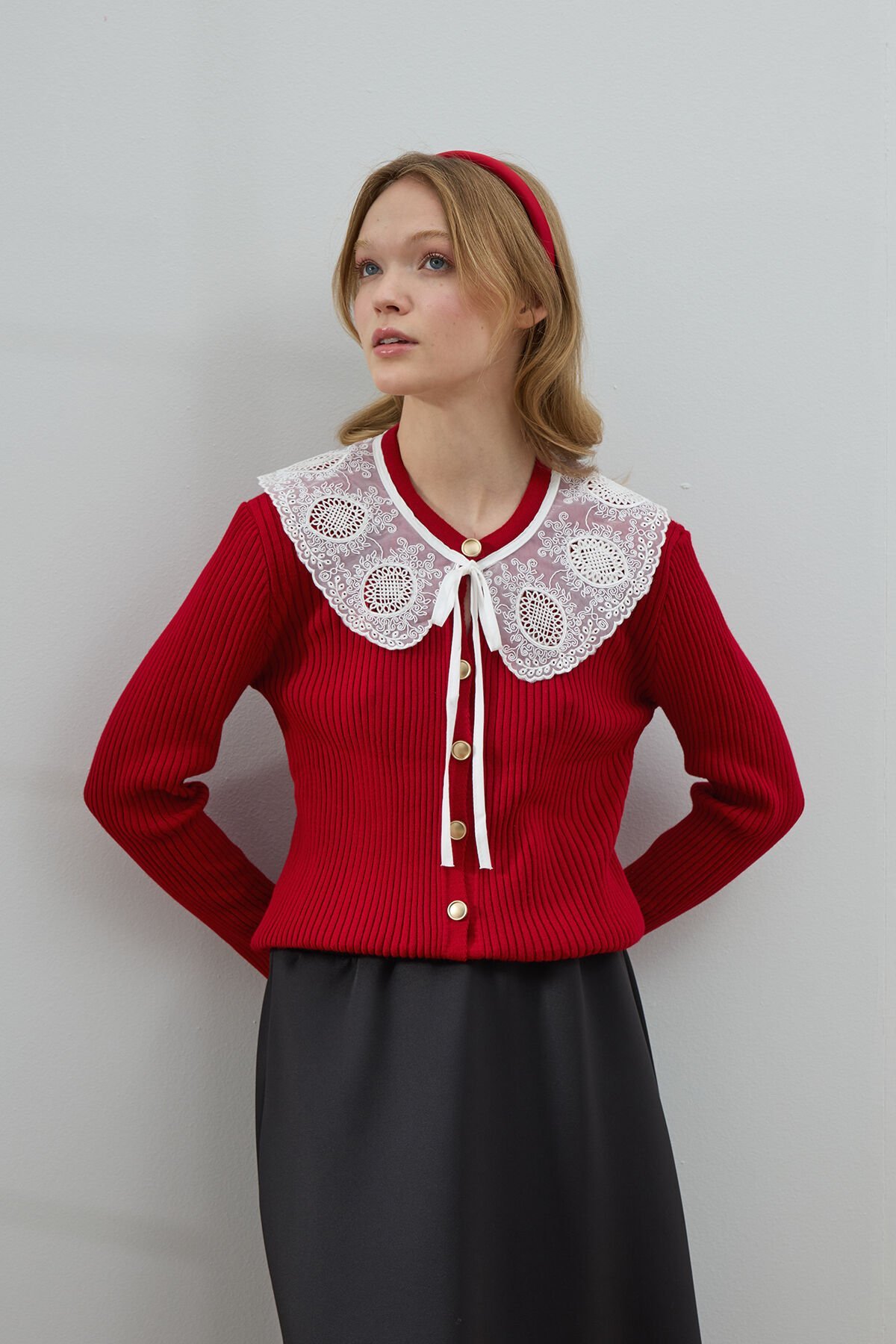 Kırmızı Beyaz Yakalı Triko Hırka