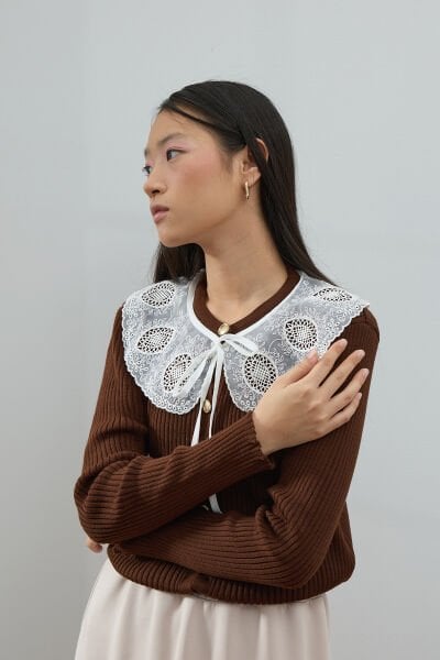 Acı Kahve Beyaz Yakalı Triko Hırka