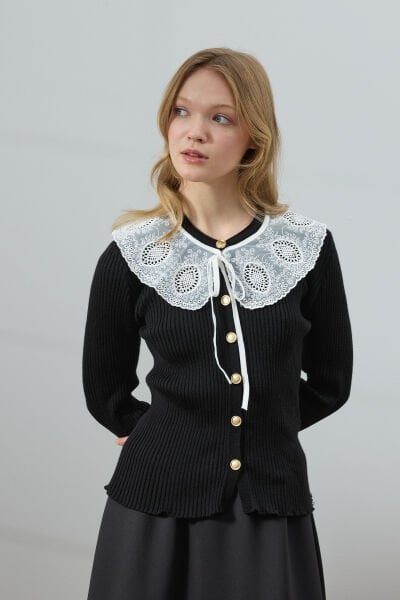 Siyah Beyaz Yakalı Triko Hırka