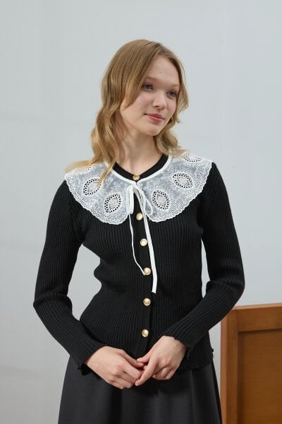 Siyah Beyaz Yakalı Triko Hırka