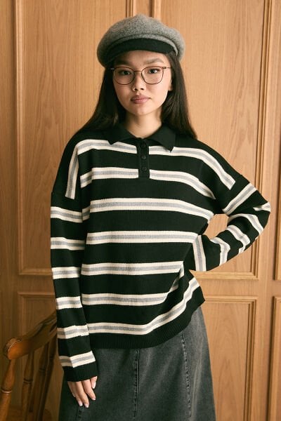 Siyah Düğme Detay Triko Kazak