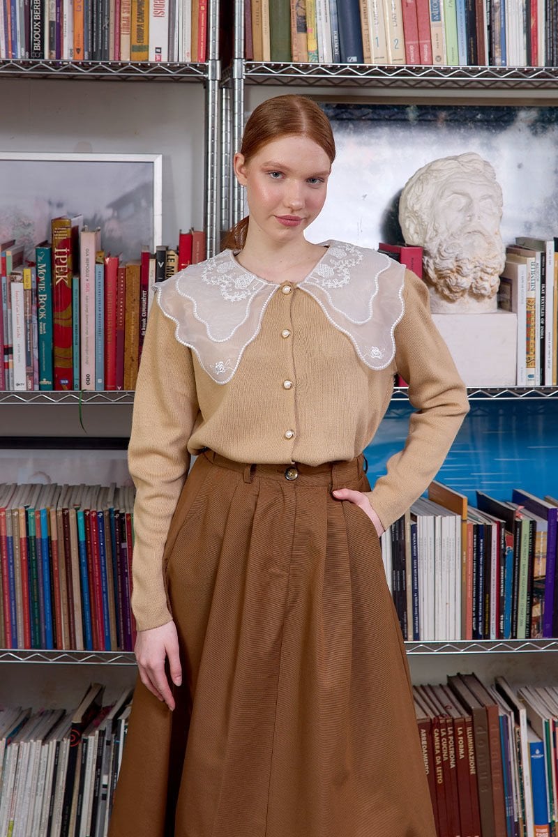 Dantel Yakalı Karamel Triko Hırka