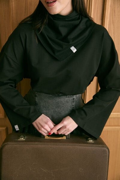 Siyah Fularlı Body