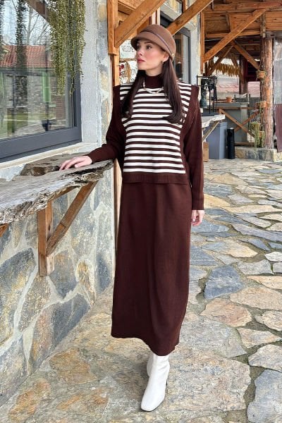 Beyaz Çizgili Acı Kahve Süveter Triko Elbise Takım