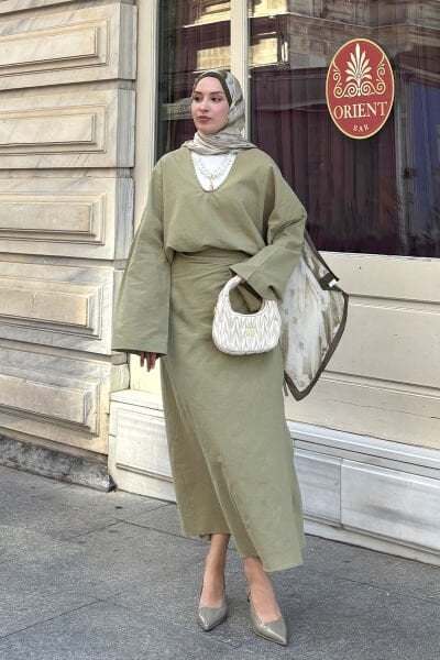 Haki Organik Keten  Anvelop Etek & V Yaka Bluz Takım