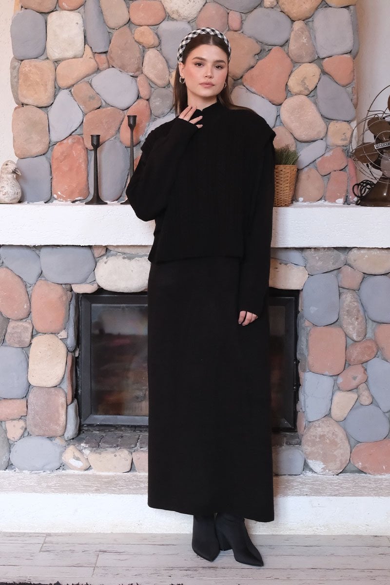 Siyah Süveterli Takım Triko Elbise