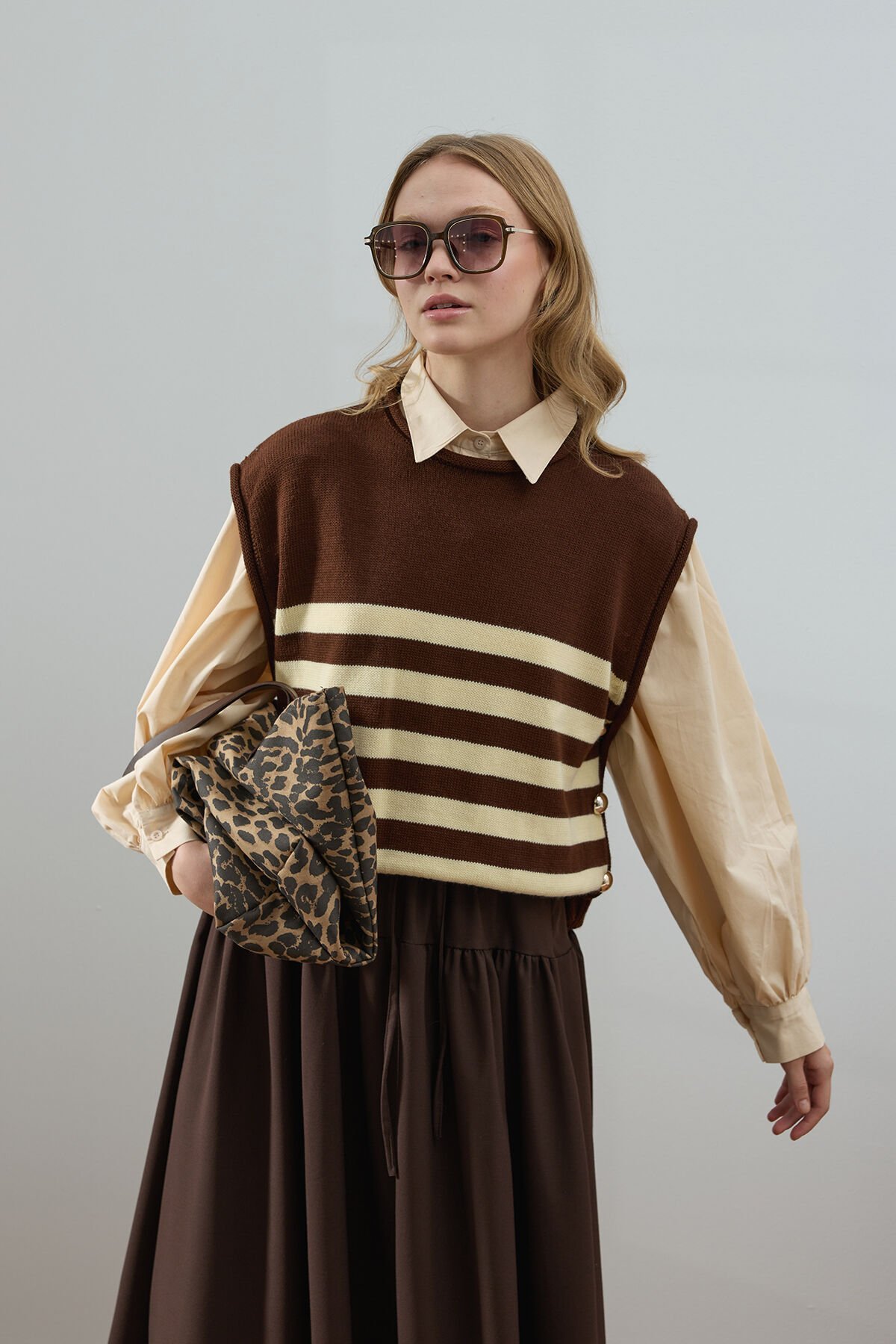 Acı Kahve Çizgi Detaylı Süveter