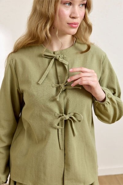 Haki Üç Fiyonklu Organik Keten Bluz