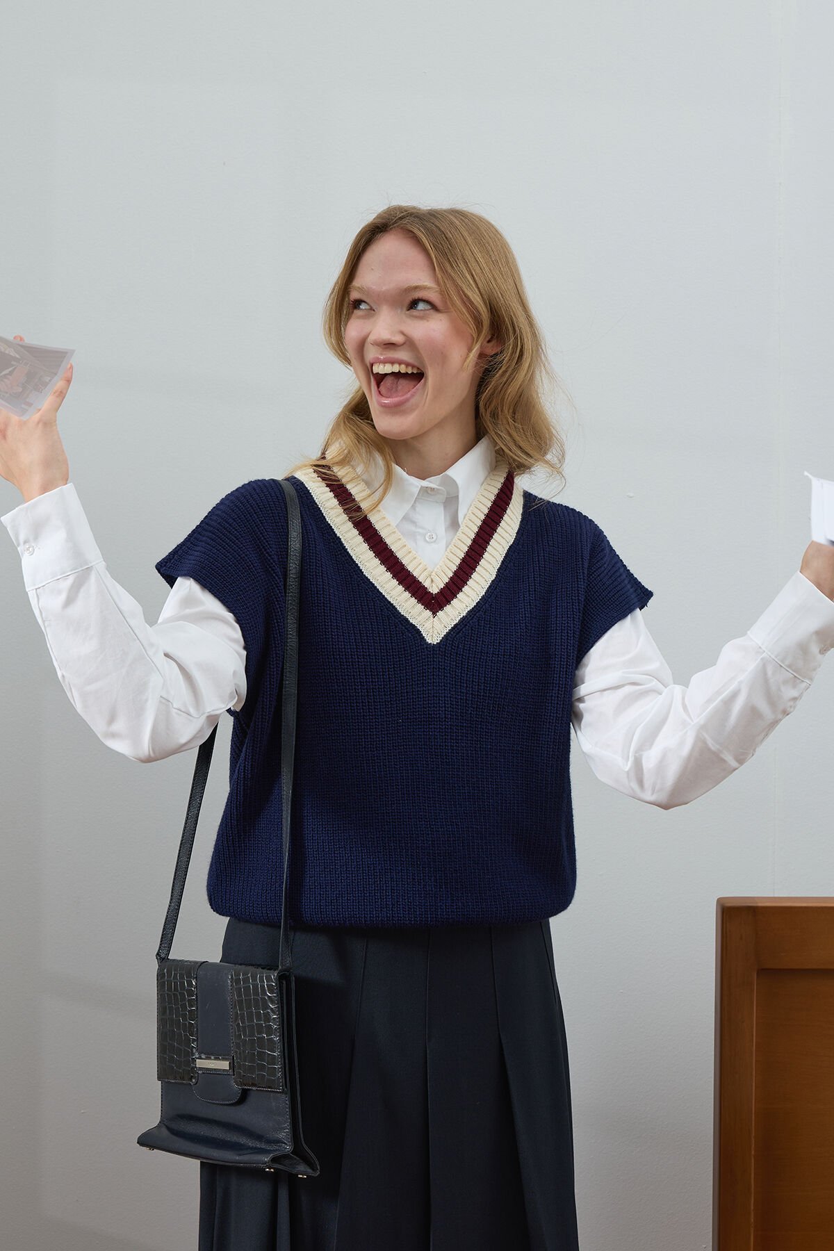 Lacivert V Yaka Süveter