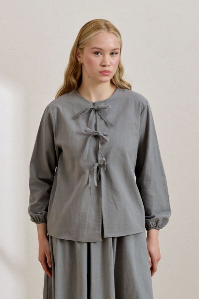 Gri Üç Fiyonklu Organik Keten Bluz