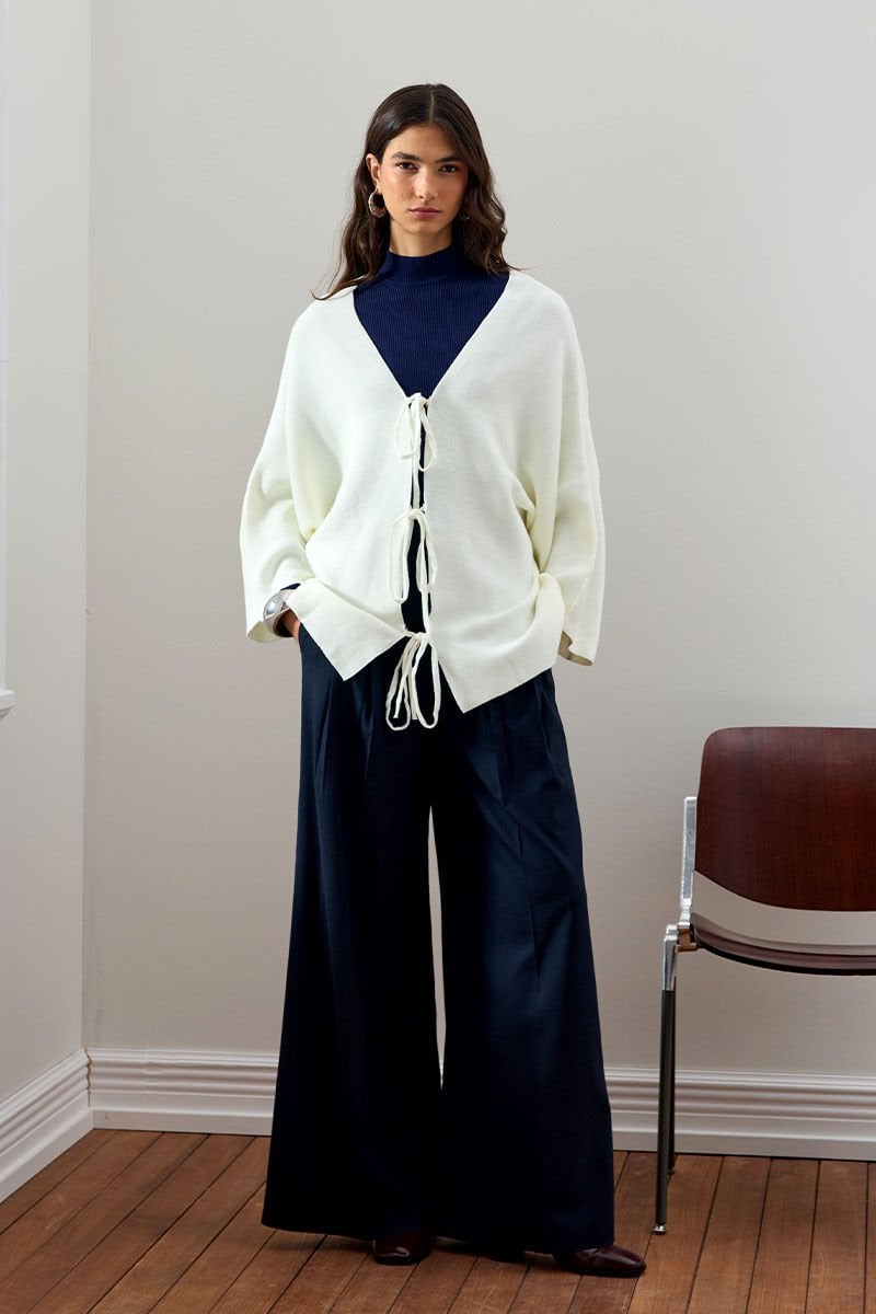 Ekru 3 Fiyonklu Triko Ceket & Lacivert Pile Detay Palazzo Pantolon