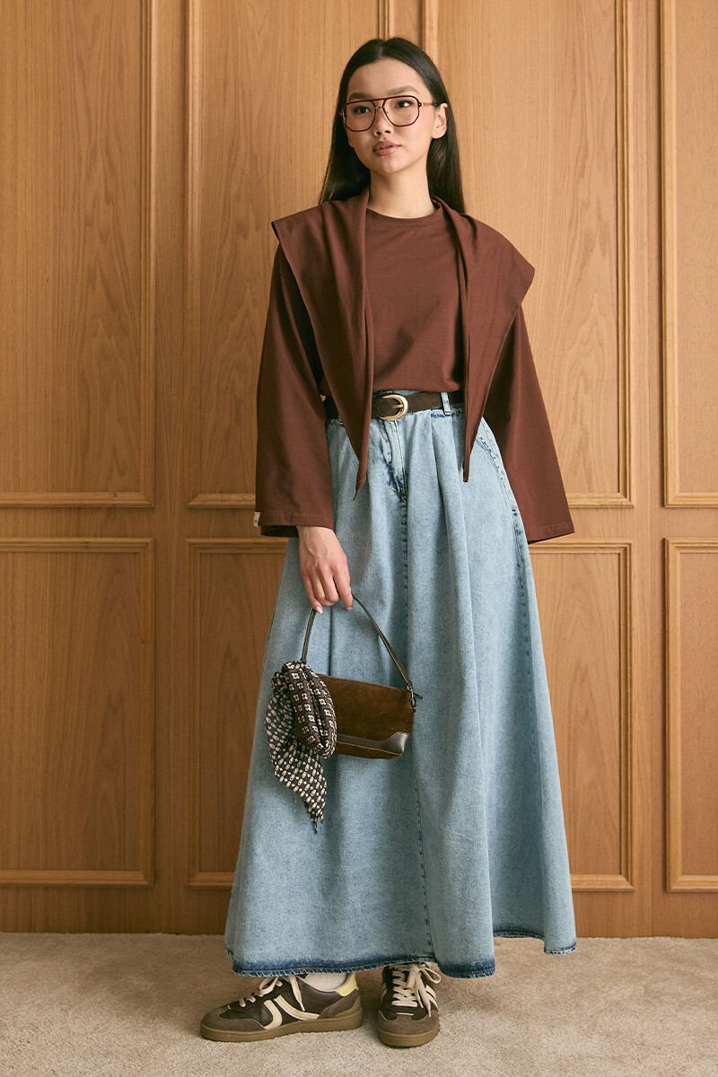 Acı Kahve Fularlı Body & Buz Mavisi Kot Tek Düğmeli Etek Takım