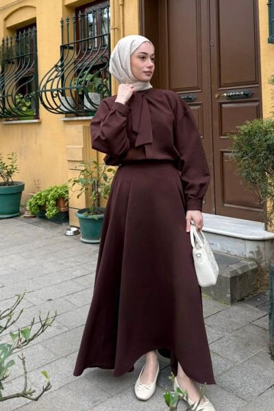 Acı Kahve Yakası Fiyonklu Krep Gömlek & Acı Kahve Krep İki Pileli Takım