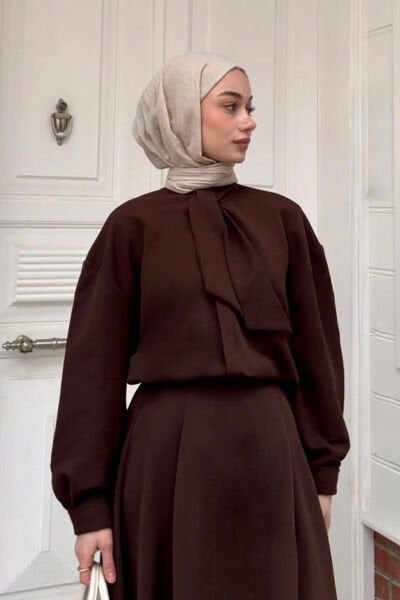 Acı Kahve Yakası Fiyonklu Krep Gömlek