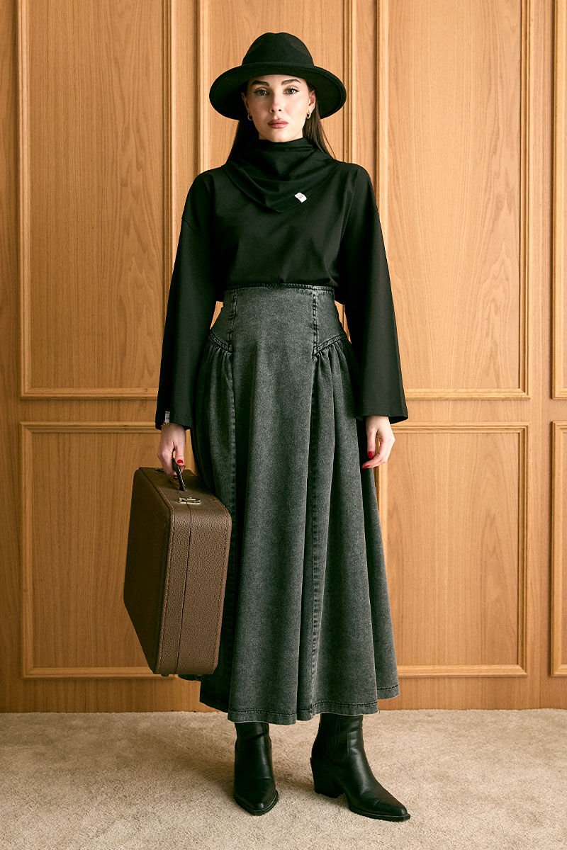 Siyah Fularlı Body & Antrasit Pile Detay Kot Etek Takım