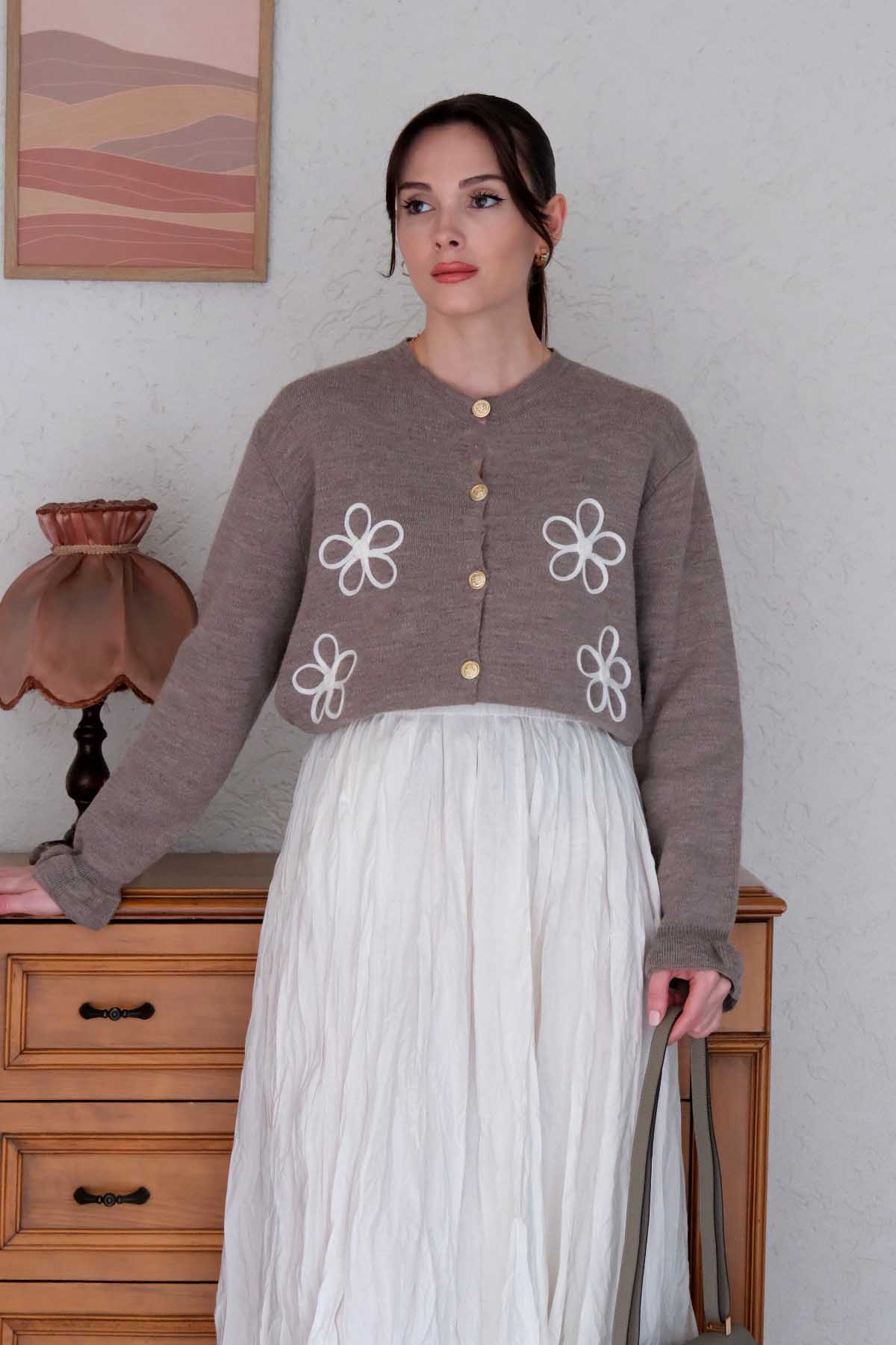 Papatya İşlemeli Vizon Hırka