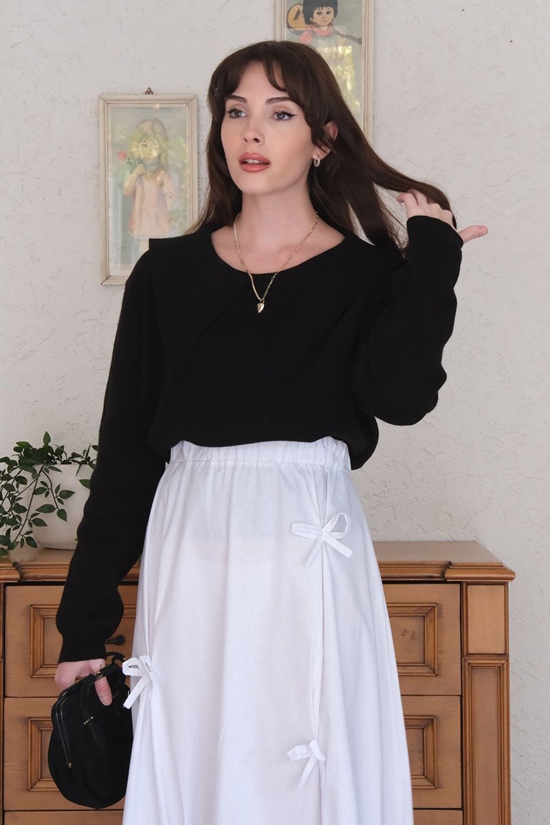 Siyah Yaka Detaylı Kazak