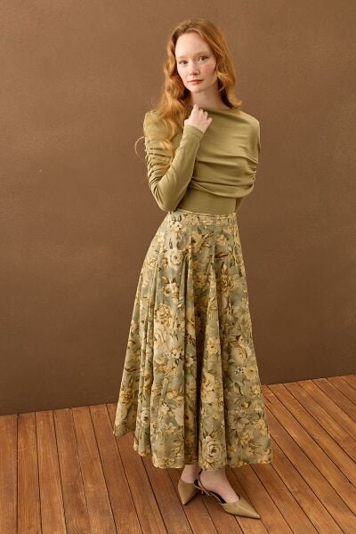 Çağla Oysho Büzgü Detaylı Bluz & Haki Gül Desenli Parçalı Etek Takım