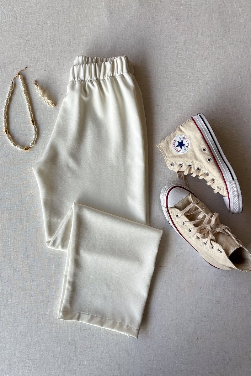 Beyaz Krep Boru Paça Pantolon