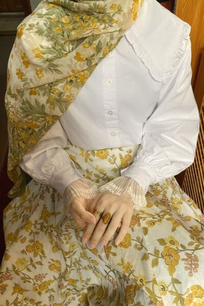 Ekru Yakası Fırfırlı Crop Gömlek