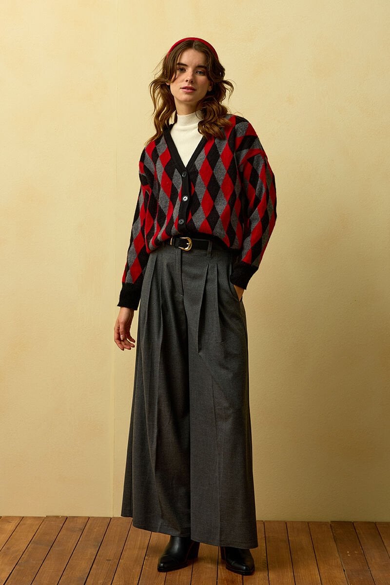 Kırmızı Baklava Desenli Triko Hırka & Antrasit Pile Detay Palazzo Pantolon