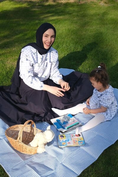 Mavi Çiçek Pötikare Gömlek & Lacivert Koton Parçalı Etek & Mavi Çiçek Pötikare Bebe Yaka Çocuk Elbise Takım