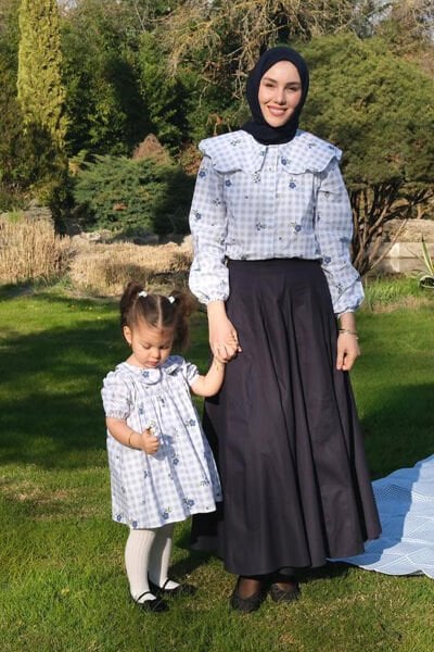 Mavi Çiçek Pötikare Gömlek & Lacivert Koton Parçalı Etek & Mavi Çiçek Pötikare Bebe Yaka Çocuk Elbise Takım