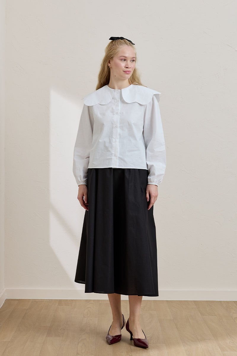 Beyaz Papatya Yaka Crop Gömlek & Siyah Balon Etek