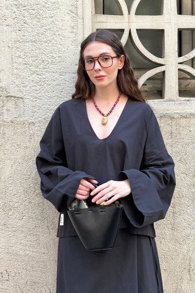 Siyah Organik Keten V Yaka Bluz