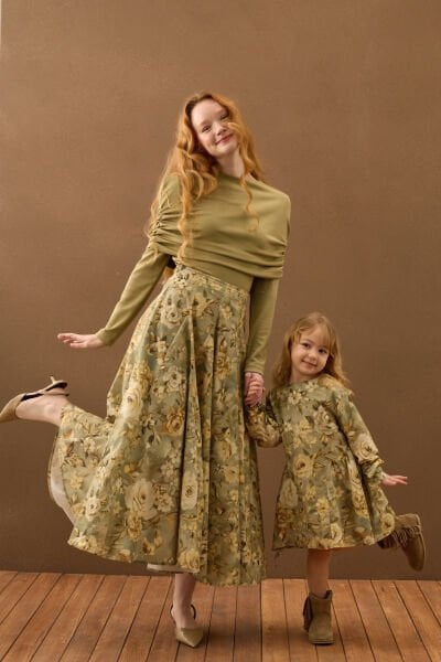 Haki Gül Desenli Korsaj Detay Çocuk Elbise & Çağla Oysho Büzgü Detaylı Bluz & Haki Gül Desenli Parçalı Etek Takım