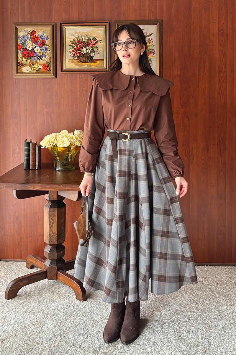 Acı Kahve Papatya Yaka Crop Gömlekk & Antrasit Ekoseli Parçalı Etek Takım