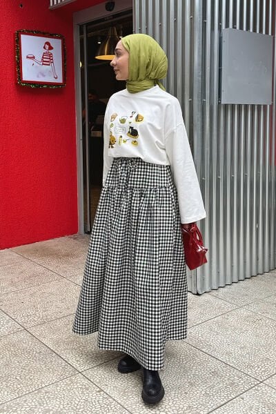 Ekru Lazy Cat Baskılı Basic Body & Siyah Pötikare Fırfır Detay Poliviskon Etek Takım