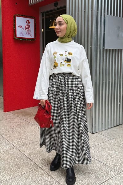 Ekru Lazy Cat Baskılı Basic Body & Siyah Pötikare Fırfır Detay Poliviskon Etek Takım