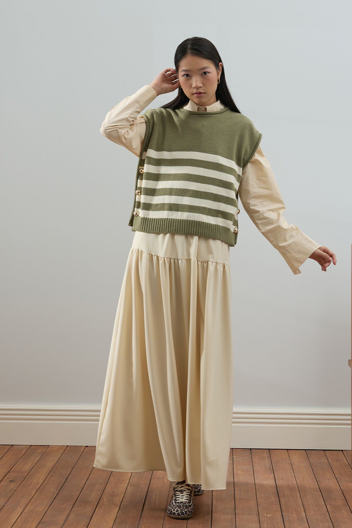 Krem Fırfır Detay Poliviskon Etek